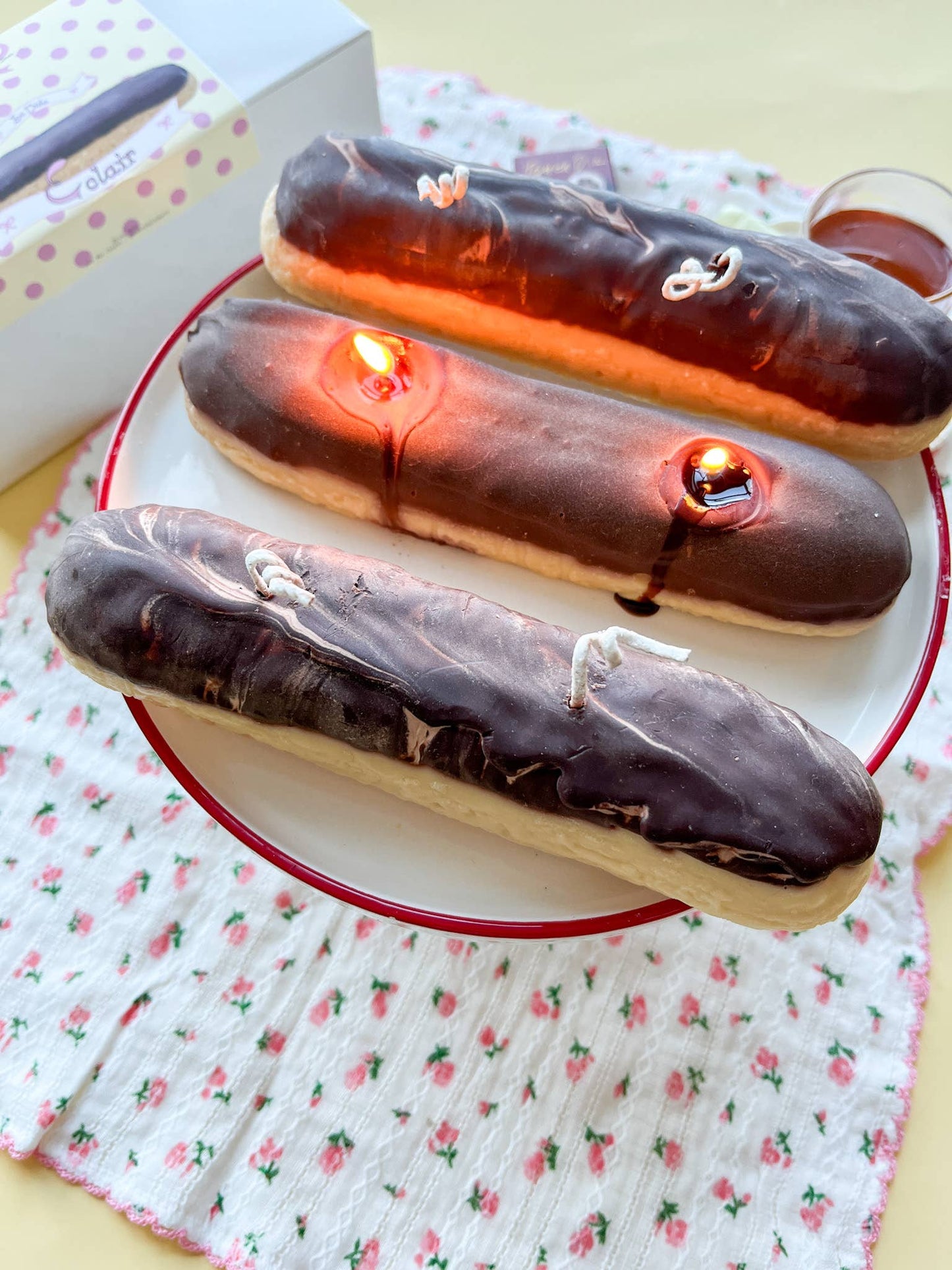 Eclair Candle